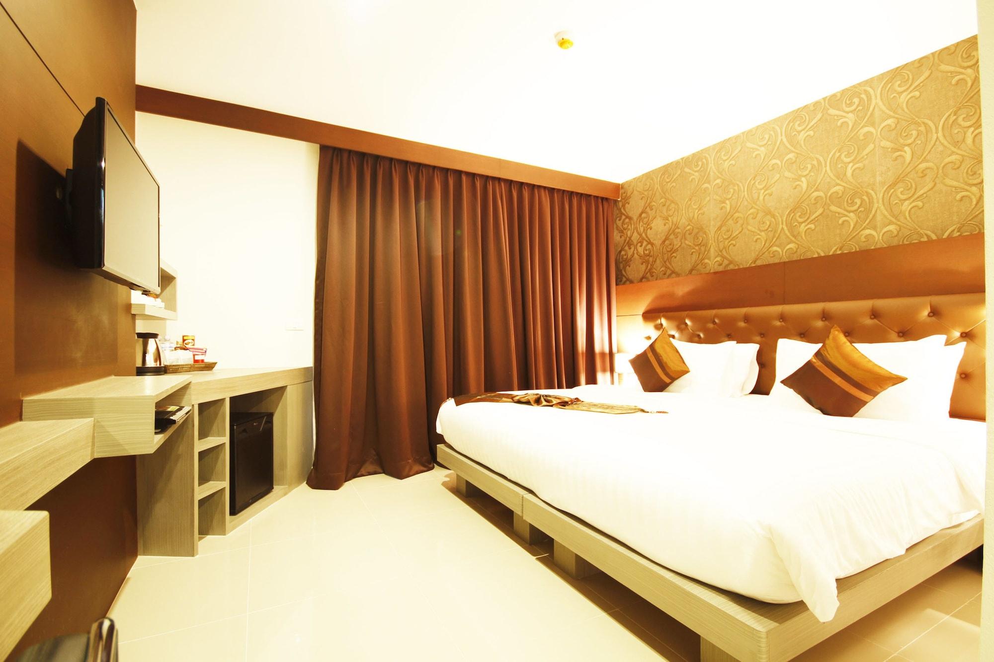 Hemingways Silk Hotel Patong Buitenkant foto