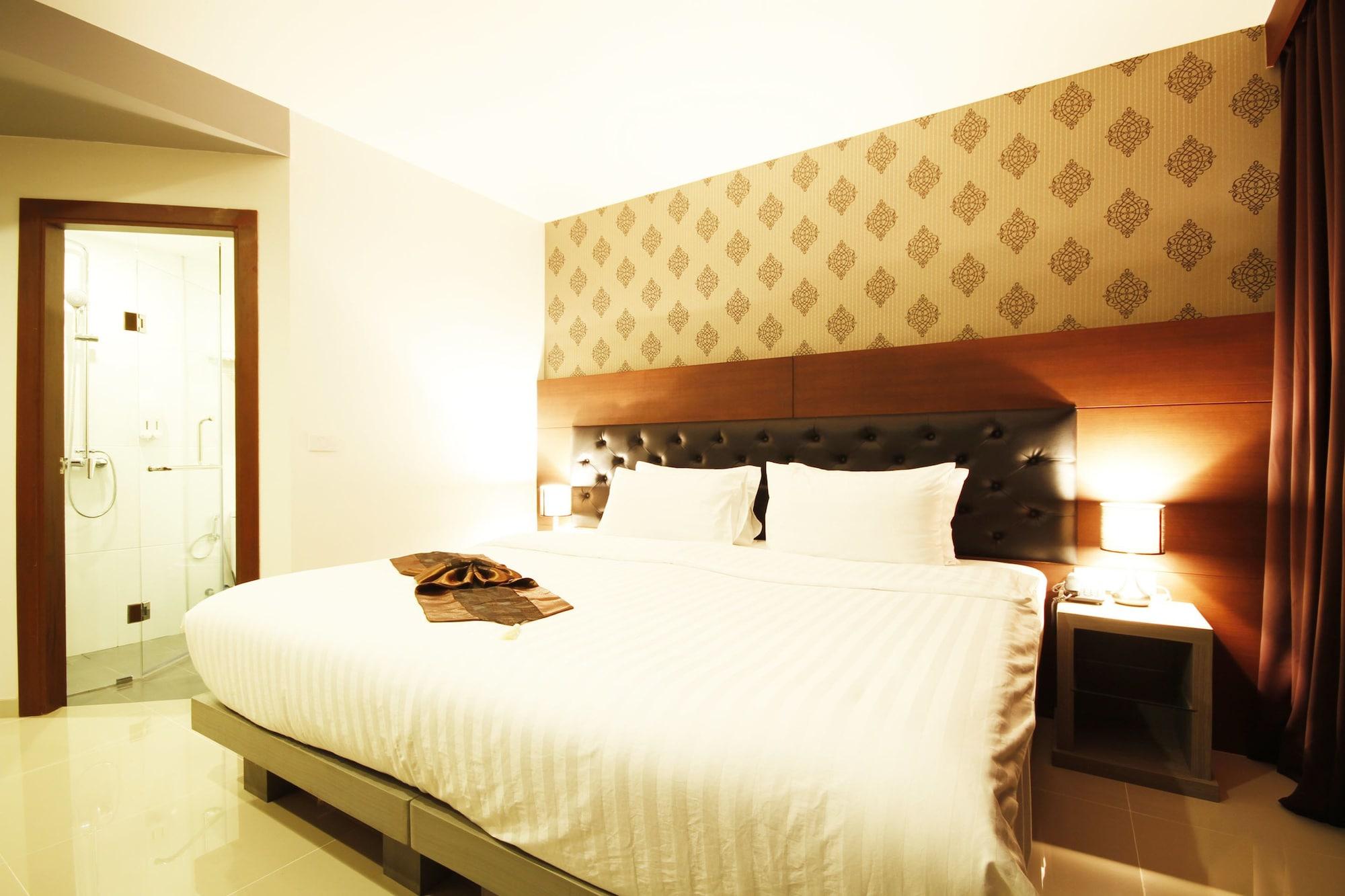 Hemingways Silk Hotel Patong Buitenkant foto