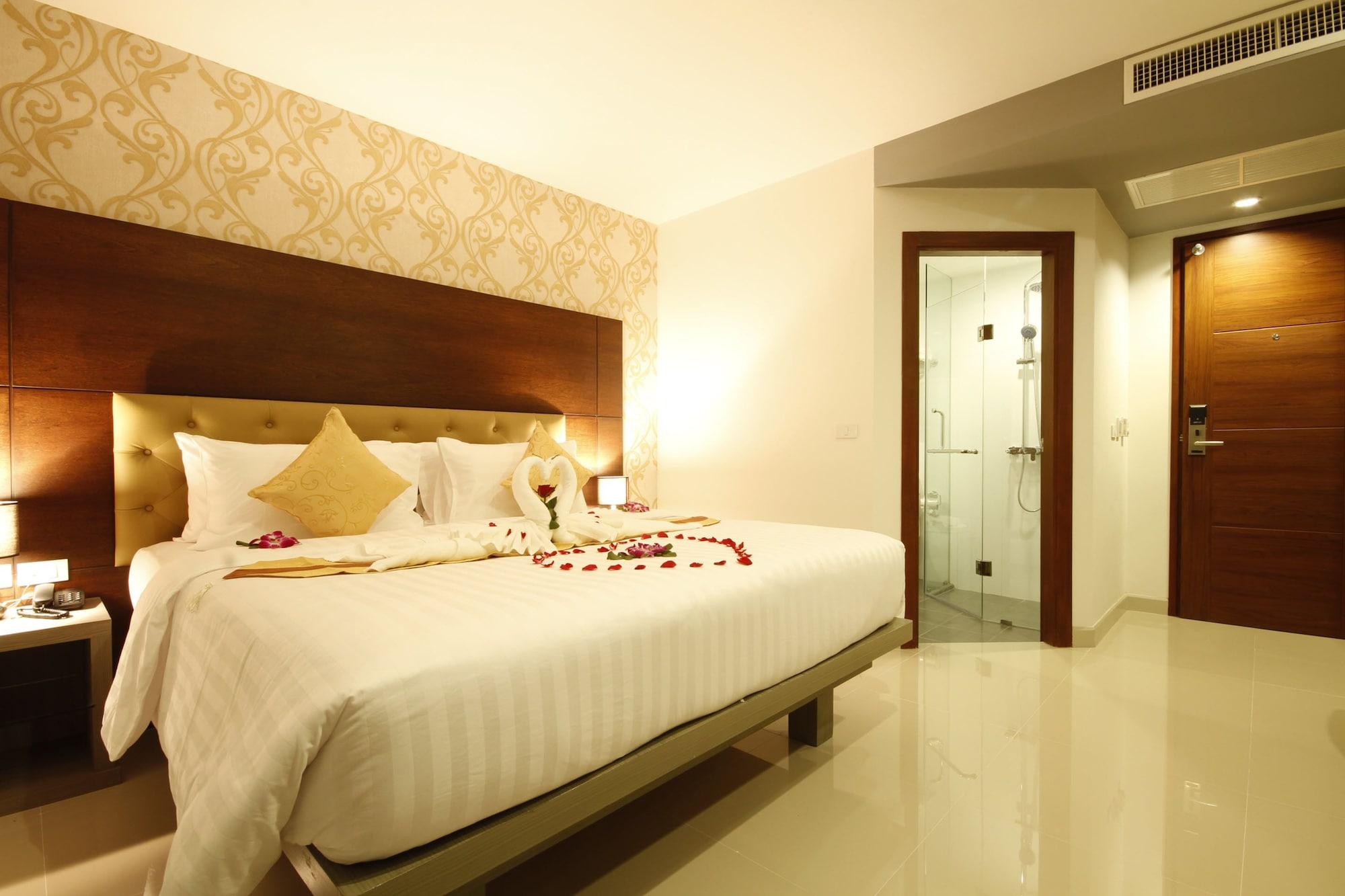 Hemingways Silk Hotel Patong Buitenkant foto