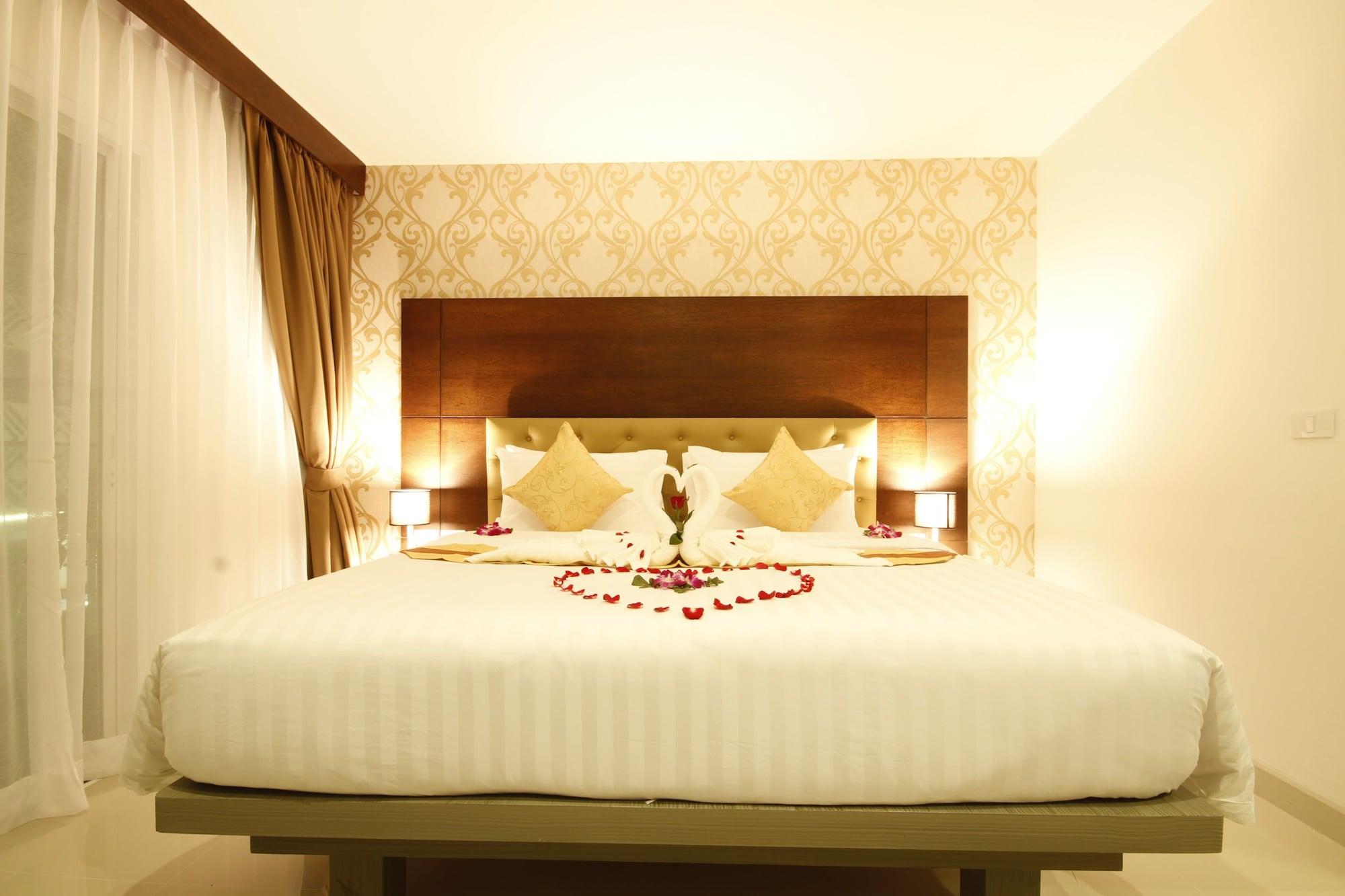 Hemingways Silk Hotel Patong Buitenkant foto