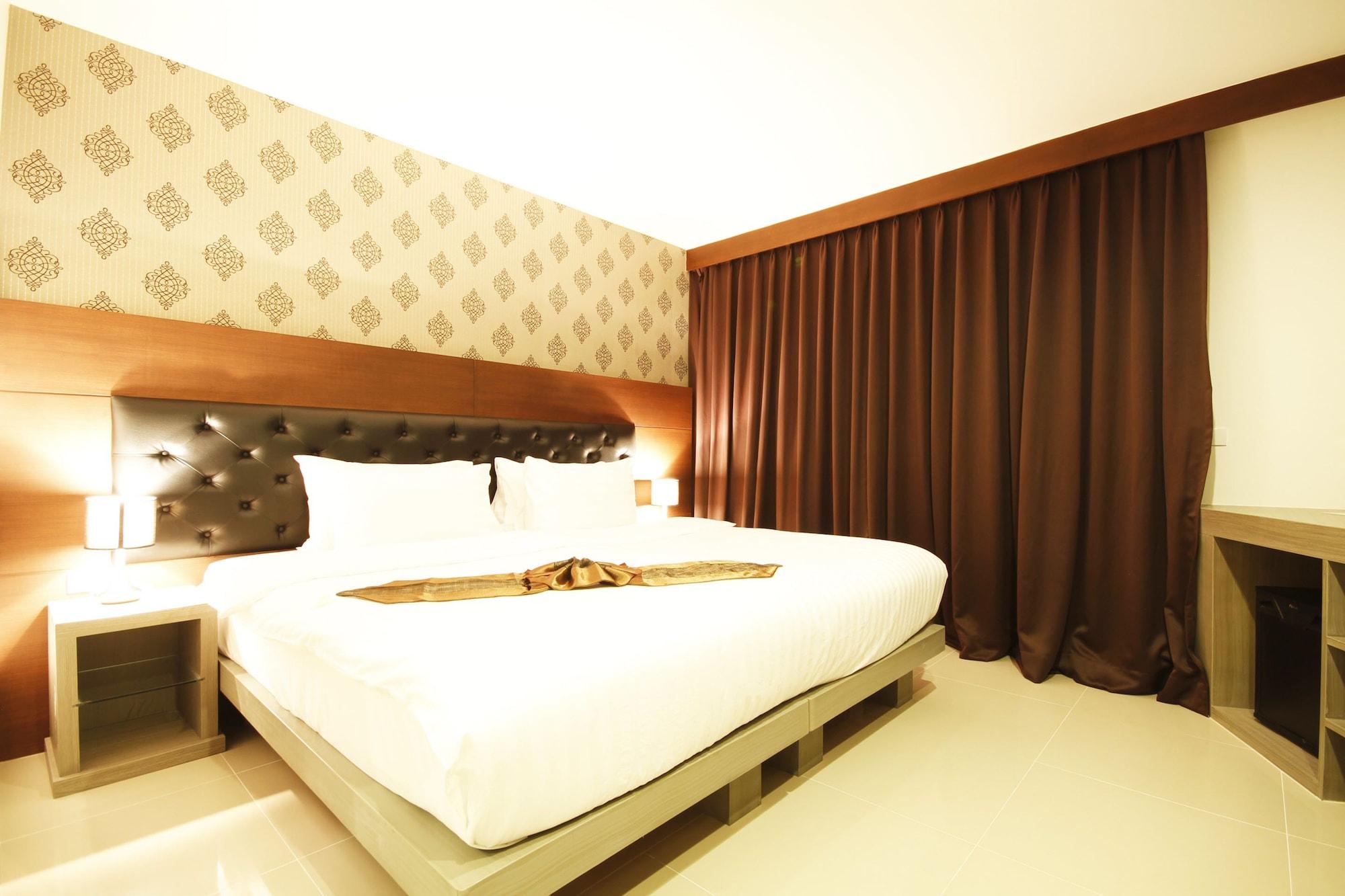Hemingways Silk Hotel Patong Buitenkant foto