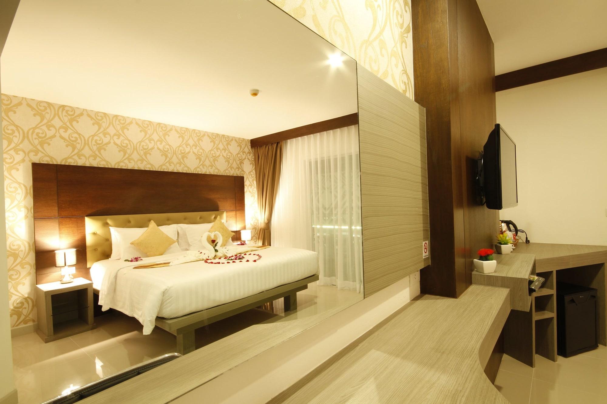 Hemingways Silk Hotel Patong Buitenkant foto