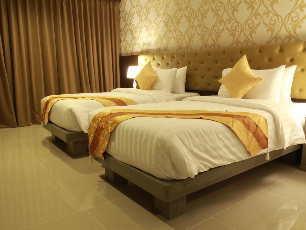 Hemingways Silk Hotel Patong Buitenkant foto