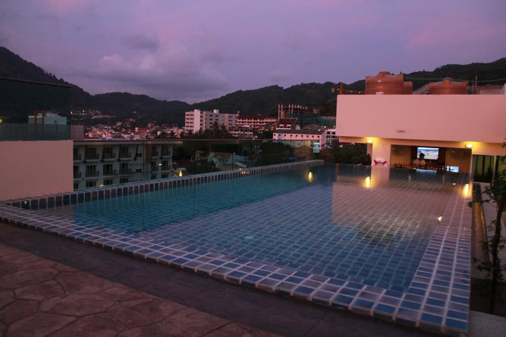 Hemingways Silk Hotel Patong Buitenkant foto