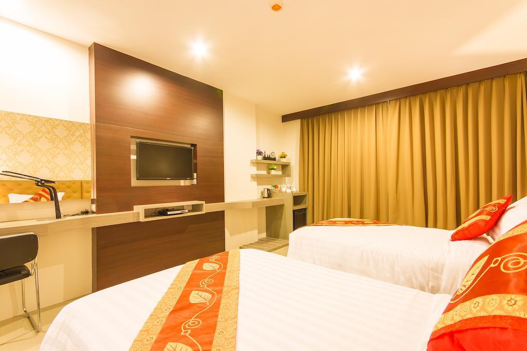 Hemingways Silk Hotel Patong Kamer foto