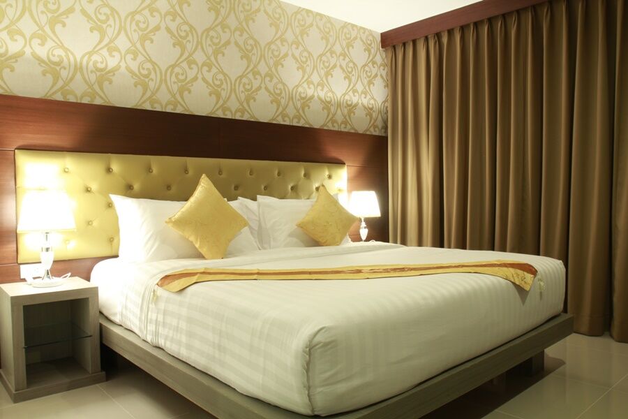 Hemingways Silk Hotel Patong Buitenkant foto