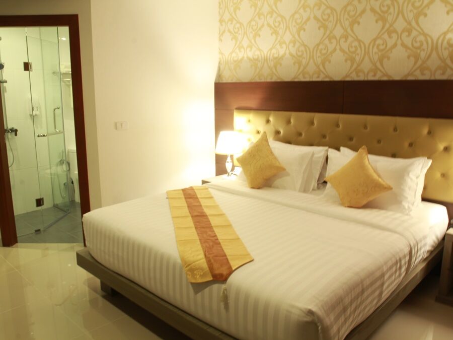 Hemingways Silk Hotel Patong Buitenkant foto