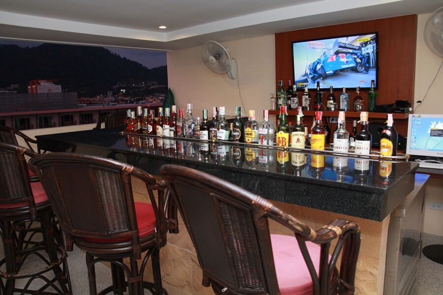 Hemingways Silk Hotel Patong Buitenkant foto